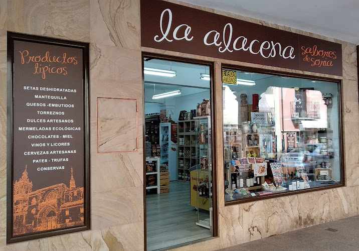 Fotografia tomada fuera de La Alacena de El Burgo de Osma - Tienda de alimentación en El Burgo de Osma, Soria
