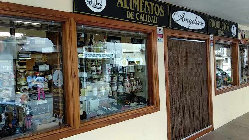 Fotografia tomada fuera de Angelines Productos Típicos - Tienda de alimentación en El Burgo de Osma, Soria