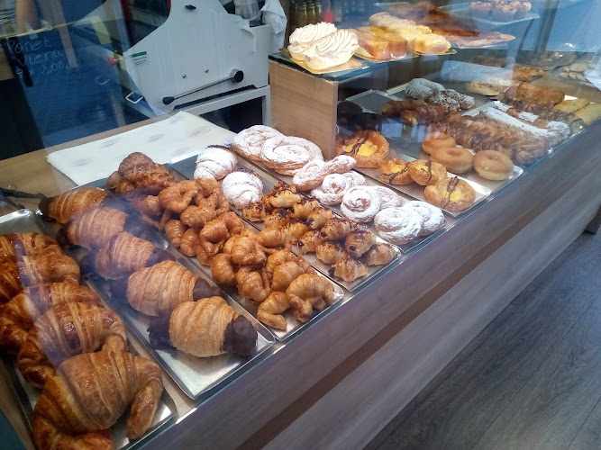 Fotografia tomada fuera de Panadería La Sardana - Forn de pa en Sant Joan de Vilatorrada, Barcelona
