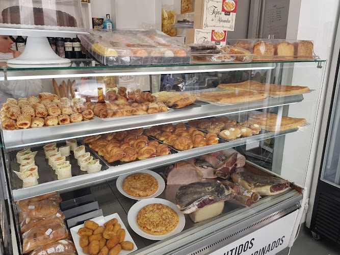 Fotografia tomada fuera de Pastelería Panadería La Flor - Pastelería en Madrid, Madrid