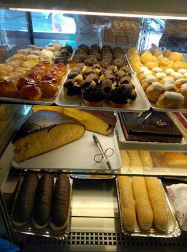 Fotografia tomada fuera de Panaderia Castillo - Panadería en Titulcia, Madrid