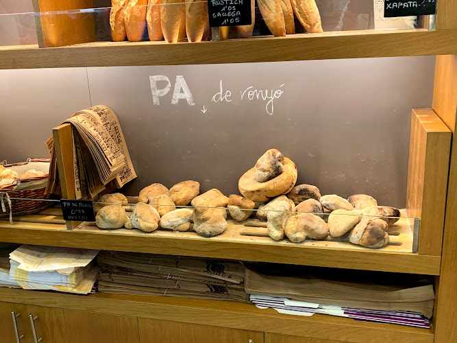 Fotografia tomada fuera de Horno de Pan y Pastelería Capell - Forn de pa en Les Borges Blanques, Lérida
