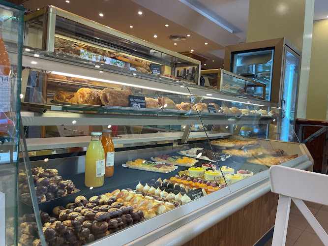 Fotografia tomada fuera de Panadería Orio Fortunata y Jacinta - Panadería en Madrid, Madrid
