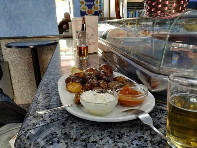 Fotografia tomada fuera de Cervecería Restaurante El Alcázar - restaurantes en Madrid, Madrid
