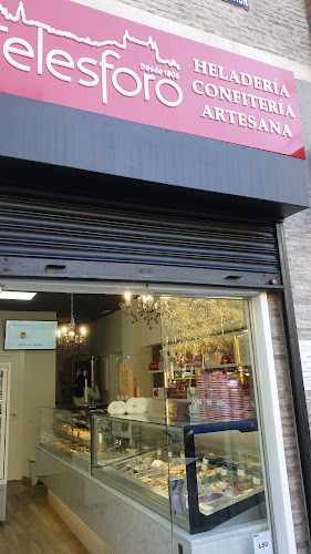 Fotografia tomada fuera de San Telesforo - Heladería Confitería Artesana - Heladería en Madrid, Madrid