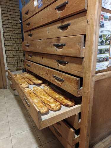 Fotografia tomada fuera de Forn de pa amb llenya - Panadería en Tírvia, Lérida