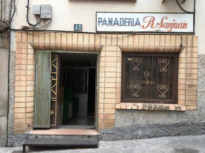 Fotografia tomada fuera de Panadería Rolando Sanjuan Embid - Panadería en Illueca, Zaragoza