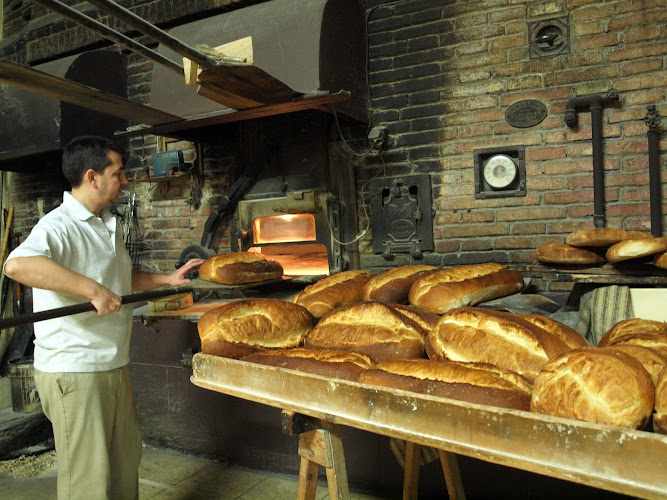 Fotografia tomada fuera de Panadería Antonio Lop - Panadería en Castelserás, Teruel