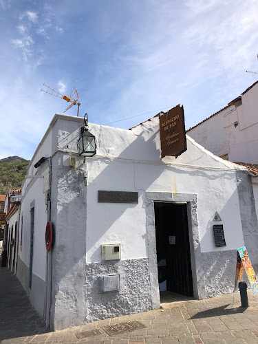 Fotografia tomada fuera de Panaderia de Artenara Abraham Romero - Despacho de pan - Panadería en Tejeda, Las Palmas