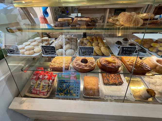 Fotografia tomada fuera de Panadería Román - Panadería en Oleiros, A Coruña