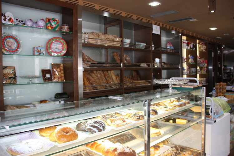 Fotografia tomada fuera de Panadería O Cruceiro - Panadería en Louredo, Pontevedra
