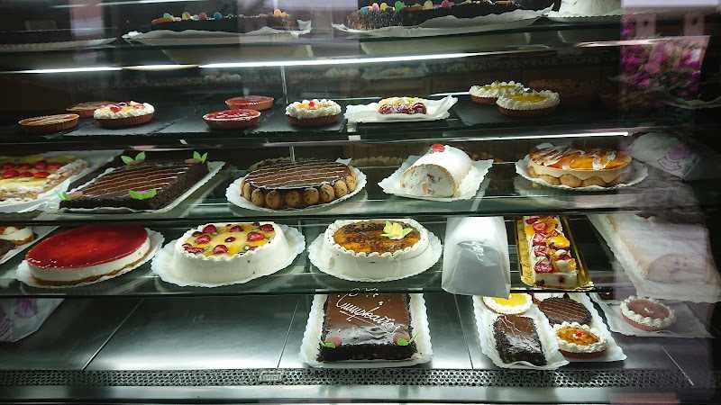 Fotografia tomada fuera de Pastelería O Cruceiro - Pastelería en Baiona, Pontevedra