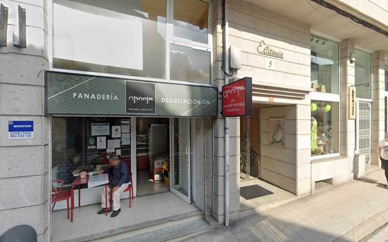 Fotografia tomada fuera de Panaderia - Caféteria A Ponte - Panadería en Ponte Caldelas, Pontevedra