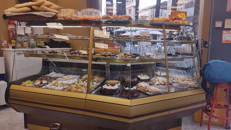 Fotografia tomada fuera de Caprichos - cafeterías en Caldas de Reis, Pontevedra