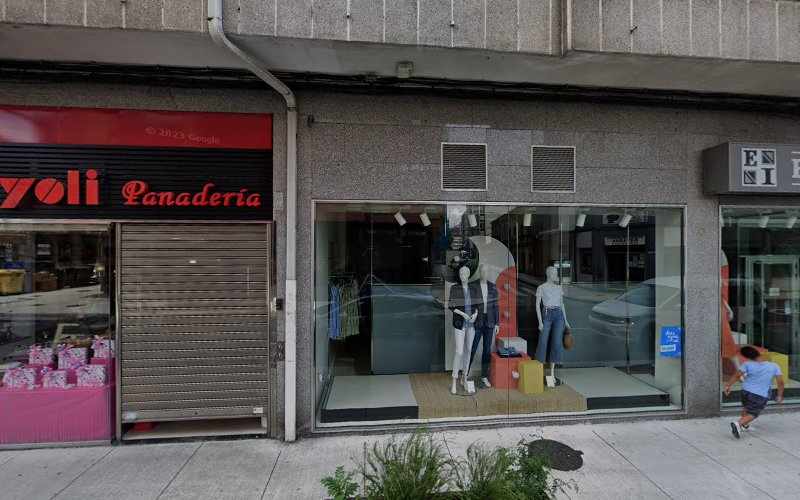 Fotografia tomada fuera de Pastelería Yoli - Pastelería en Vilagarcía de Arousa, Pontevedra