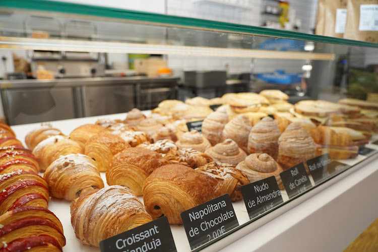 Fotografia tomada fuera de Panadería Pastelería Zulay - Pastelería en Los Llanos, Santa Cruz de Tenerife