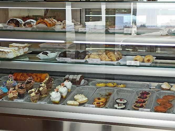Fotografia tomada fuera de Pastelería Flor De Aridane - Pastelería en Retamar, Santa Cruz de Tenerife