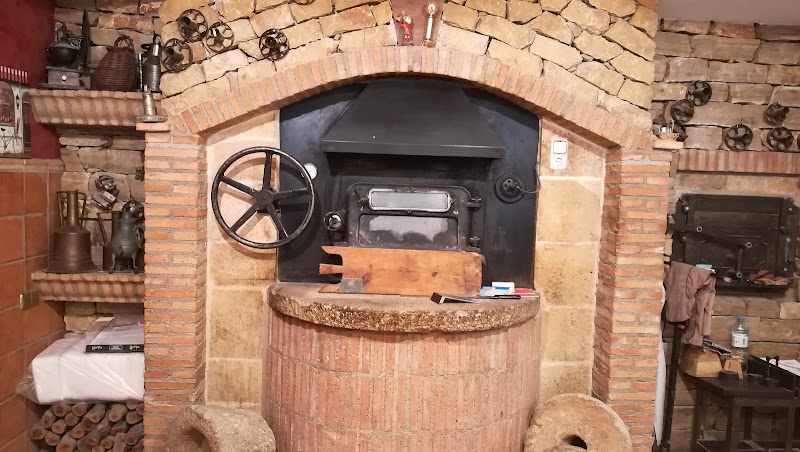 Fotografia tomada fuera de Panadería Carlos Lorente - Panadería en Calamocha, Teruel