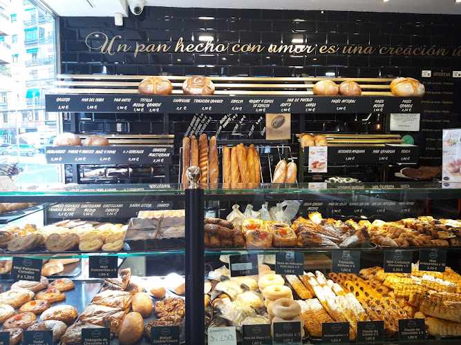 Fotografia tomada fuera de Panadería Granier - Panadería en Cáceres, Cáceres