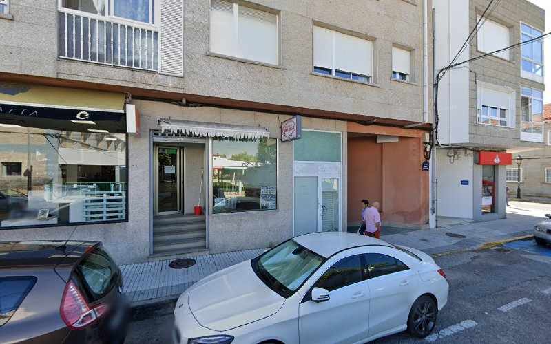 Fotografia tomada fuera de Panaderia Puente Arnelas - Panadería en Vilanova de Arousa, Pontevedra