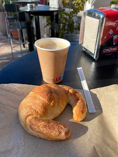 Fotografia tomada fuera de La Croissanteria del Port - Pastisseria en Sitges, Barcelona