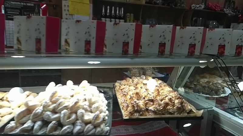 Fotografia tomada fuera de Lumi Y José - Pastelería en Cox, Alicante
