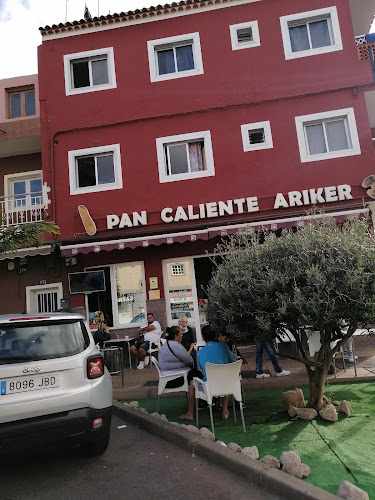 Fotografia tomada fuera de Pan Caliente Ariker - Panadería en Guaza, Santa Cruz de Tenerife