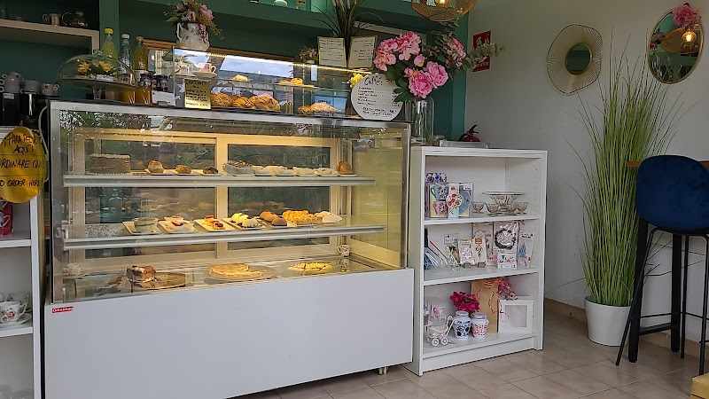 Fotografia tomada fuera de La Pasteleria Obradador Artesanal - Pastelería en Los Cristianos, Santa Cruz de Tenerife