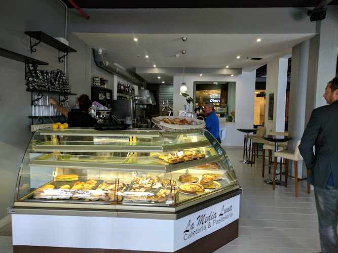 Fotografia tomada fuera de La Media Luna La Camella - Cake shop en La Camella, Santa Cruz de Tenerife