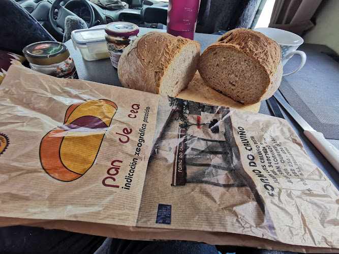 Fotografia tomada fuera de Panadería Calviño - Panadería en Cea, Orense