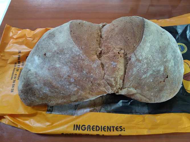 Fotografia tomada fuera de Forno da Maria José - Panadería en Cea, Orense