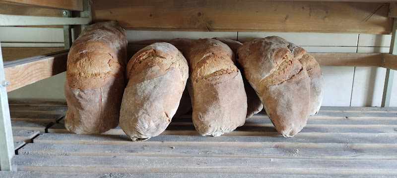 Fotografia tomada fuera de Forno da Ana - Panadería en Cea, Orense