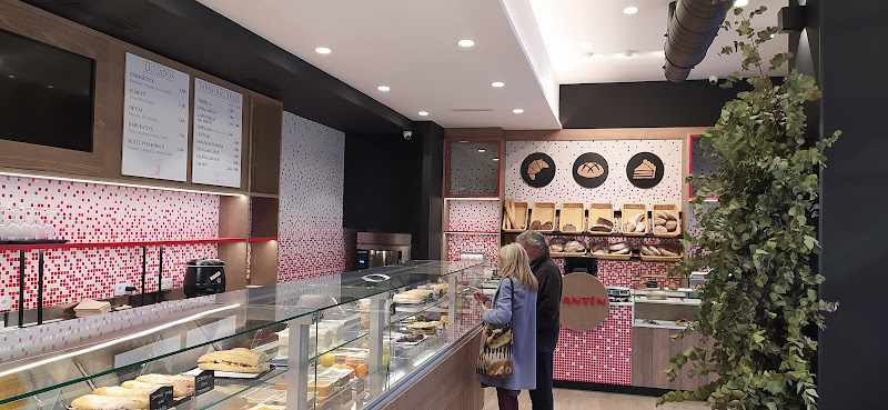 Fotografia tomada fuera de Pantín cafetería panadería - cafeterías en A Coruña, A Coruña