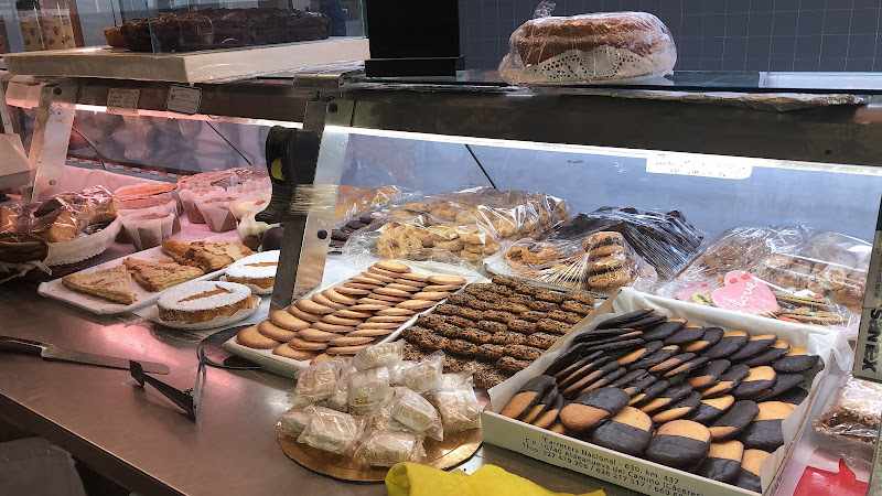 Fotografia tomada fuera de Al Pan Pan , plaza de Lugo - Panadería en A Coruña, A Coruña