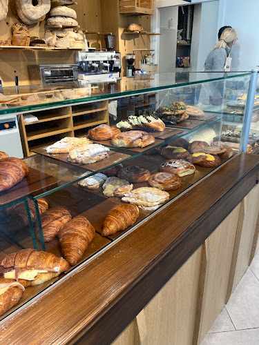 Fotografia tomada fuera de Farinarium - Panadería en A Coruña, A Coruña