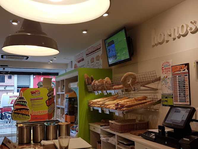 Fotografia tomada fuera de Horno Sanbrandán - Panadería en A Coruña, A Coruña