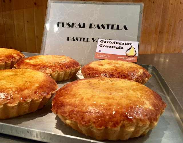 Fotografia tomada fuera de Gaztelugatxe Gozotegia - Pastelería en Bermeo, Vizcaya