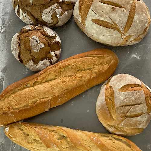 Fotografia tomada fuera de Panadería justel - Panadería en Castrocontrigo, León