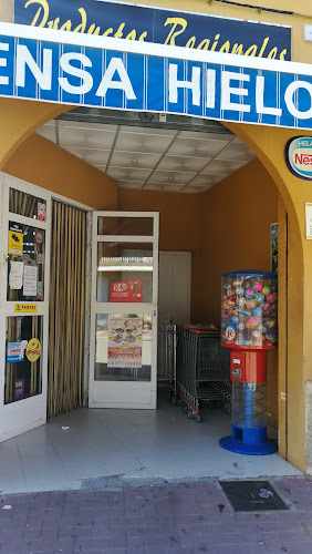 Fotografia tomada fuera de Supermercado Mariví - Supermercado en Cañamares, Cuenca