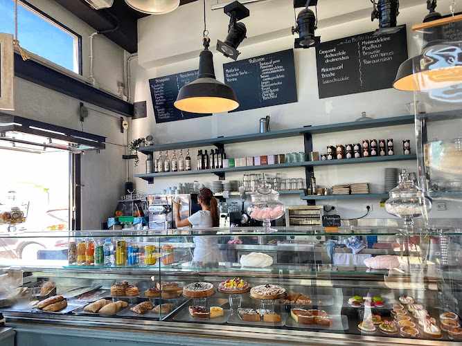 Fotografia tomada fuera de Pastelería La Pâtisserie de Lucie - Campoamor - Pastelería francesa en Dehesa de Campoamor, Alicante