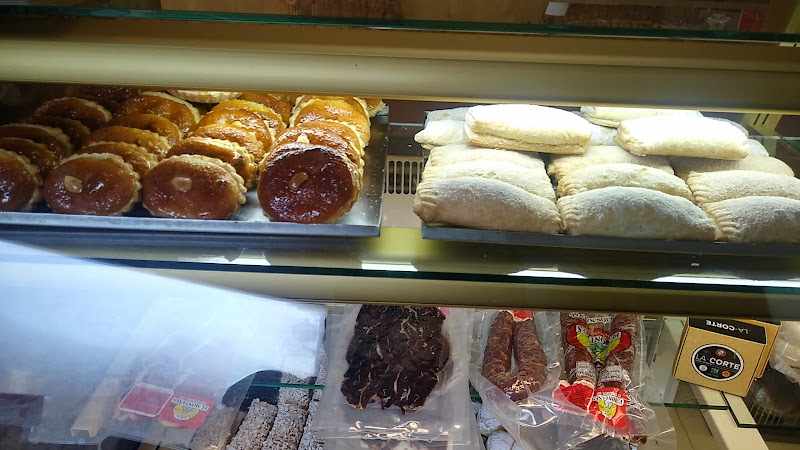 Fotografia tomada fuera de Panadería Confitería Suspiros del Nalón - Pastelería en Campo de Caso, Asturias