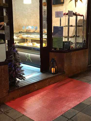 Fotografia tomada fuera de Panadería Confitería Casa Antón - Panadería en Mieres, Asturias