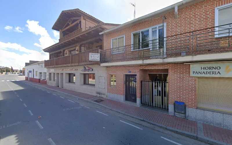 Fotografia tomada fuera de La Casa Vieja - Panadería en Fontiveros, Ávila
