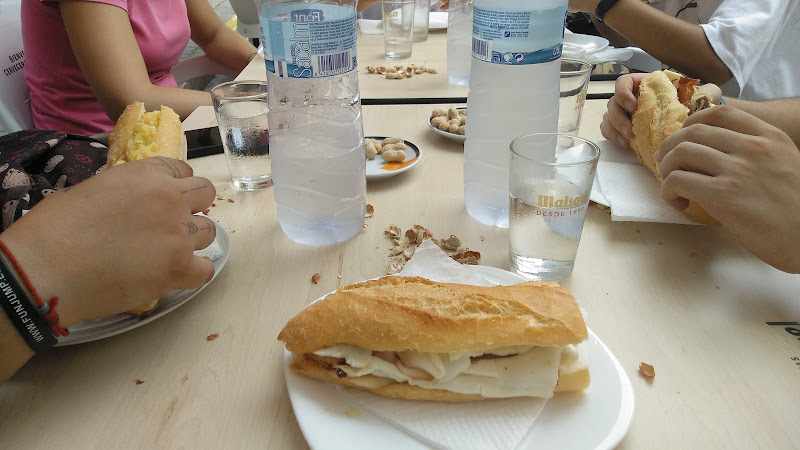 Fotografia tomada fuera de Bar Alegría - Cafeteria en Burjassot, Valencia
