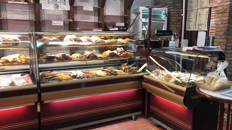 Fotografia tomada fuera de Panadería - Repostería Hnos. Viela - Panadería en Mallén, Zaragoza