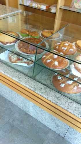 Fotografia tomada fuera de Panadería FACHAL Pastelería - Panadería en Sergude, A Coruña