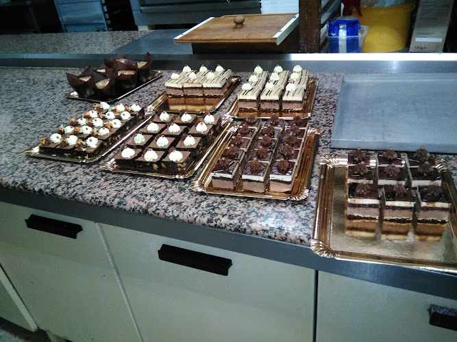 Fotografia tomada fuera de Pizzeria pasteleria Cafeteria Artesana Mari - cafeterías en As Pontes de García Rodríguez, A Coruña