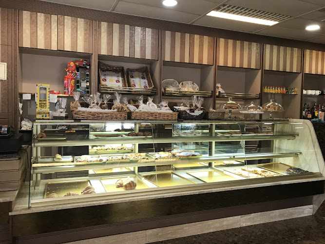 Fotografia tomada fuera de Heladería, Cafetería i Pastisseria Pa i Més - cafeterías en L'Hospitalet de l'Infant, Tarragona