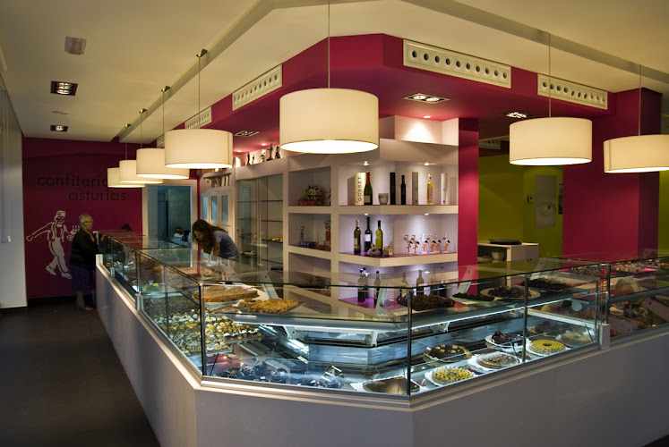 Fotografia tomada fuera de Pastelería Asturias - Pastelería en Lugones, Asturias