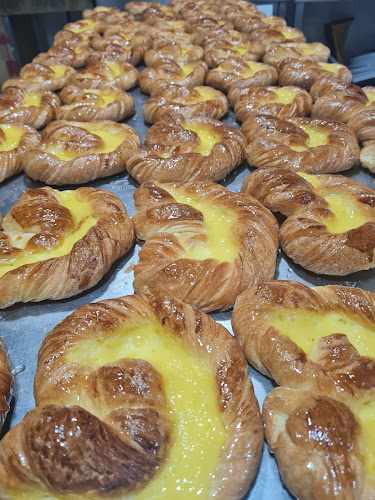 Fotografia tomada fuera de Bombones Maria Santoveña - Pastelería en Fonciello, Asturias